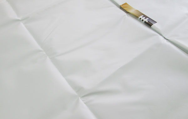 養生幕についた折り皺