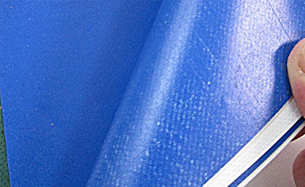 印刷面がくっつきインクが剥がれた画像