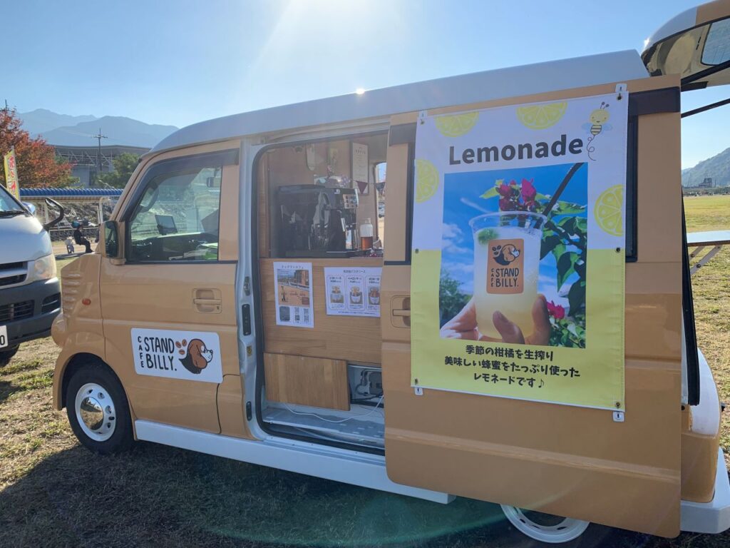 キッチンカーの垂れ幕